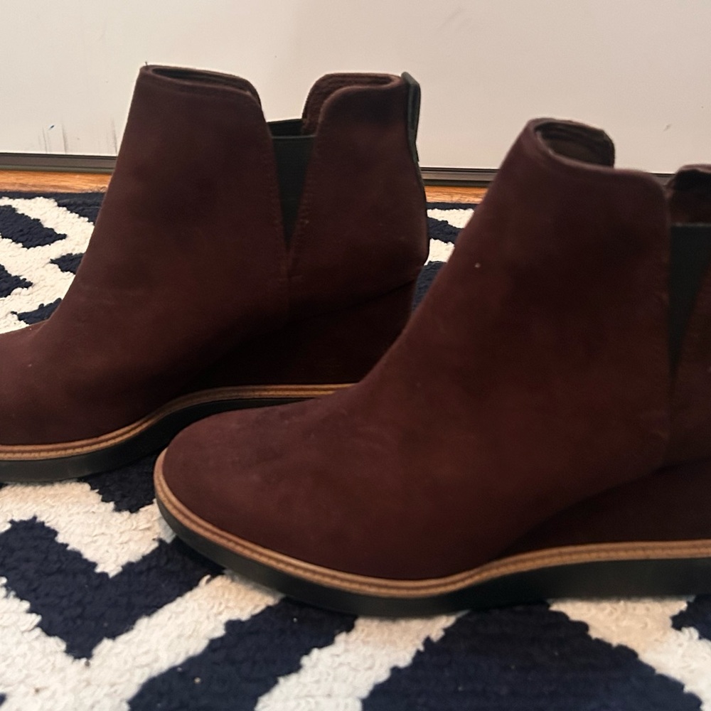 Dr. Scholl's Brown Chelsea Ankle Boots with Suede Material and Elastic Panels